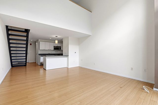 1 Earhart St 309, Cambridge, MA 02141