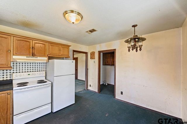 20081 Red Oak Drive, Larue, TX 75770