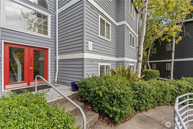 23410 18th Avenue S #I102, Des Moines, WA 98198