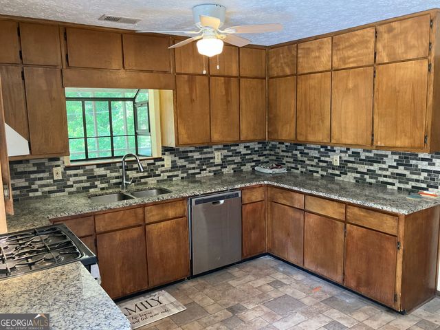 1288 Lakewood Drive NE, Conyers, GA 30013