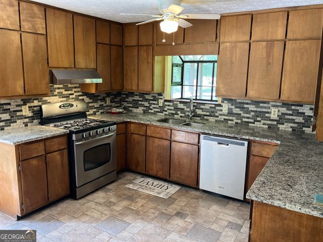 1288 Lakewood Drive NE, Conyers, GA 30013