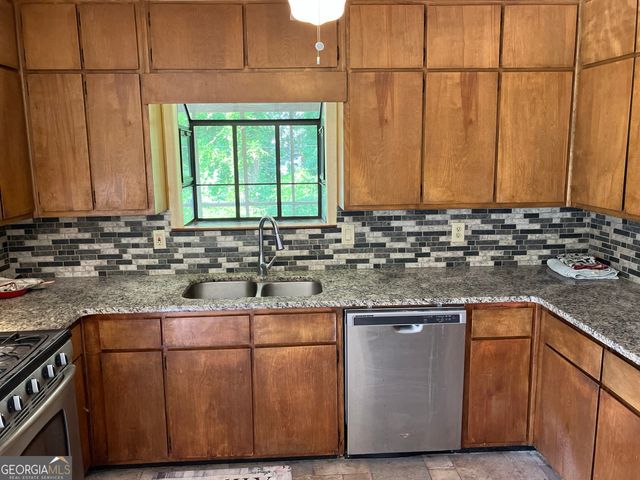 1288 Lakewood Drive NE, Conyers, GA 30013