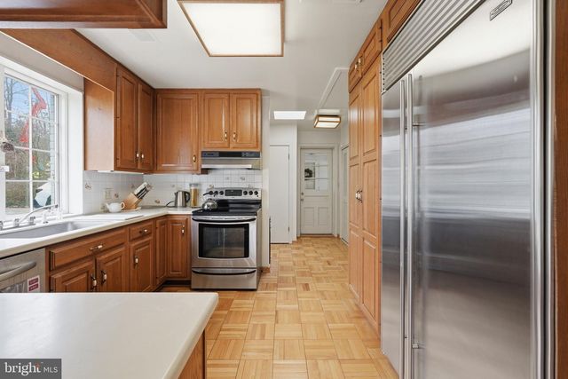 9010 BRADGROVE, Bethesda, MD 20817