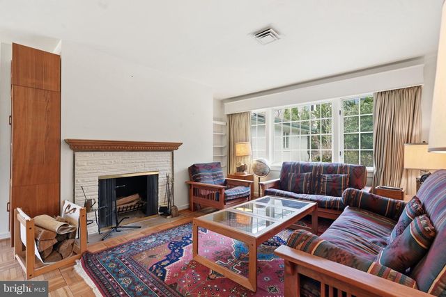 9010 BRADGROVE, Bethesda, MD 20817