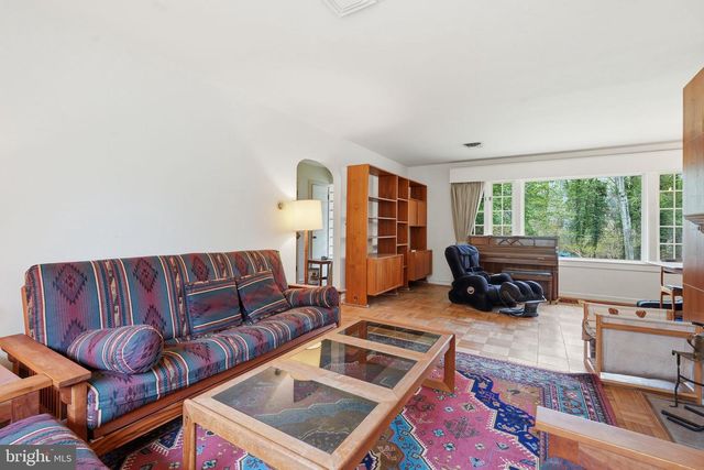 9010 BRADGROVE, Bethesda, MD 20817