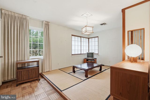 9010 BRADGROVE, Bethesda, MD 20817