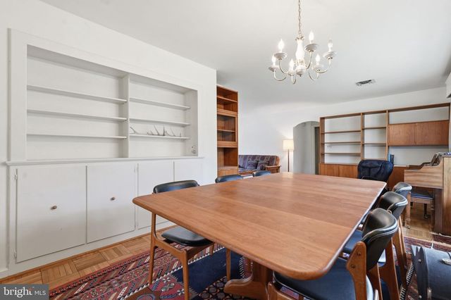 9010 BRADGROVE, Bethesda, MD 20817