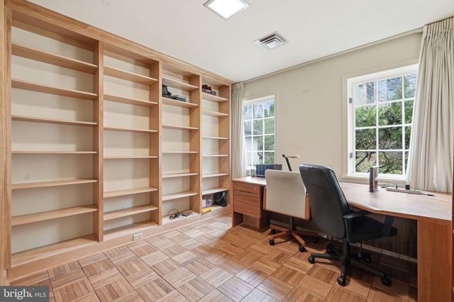 9010 BRADGROVE, Bethesda, MD 20817