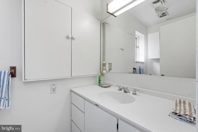 9010 BRADGROVE, Bethesda, MD 20817