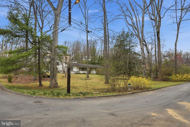 9010 BRADGROVE, Bethesda, MD 20817