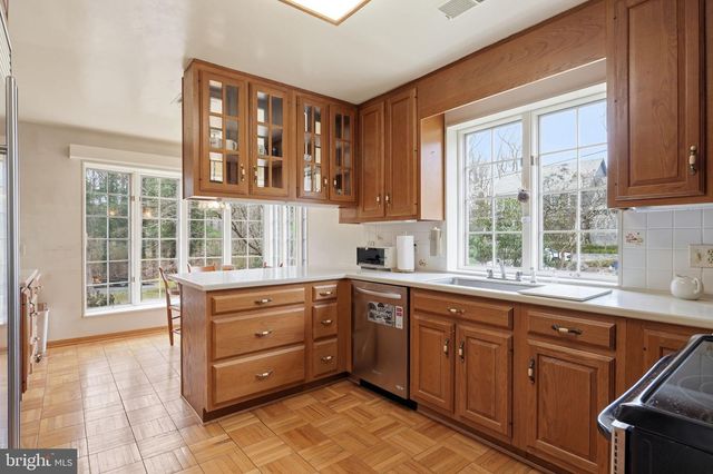 9010 BRADGROVE, Bethesda, MD 20817