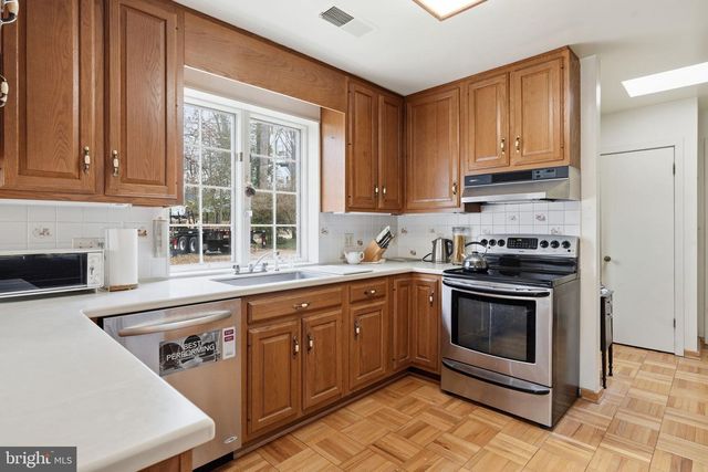 9010 BRADGROVE, Bethesda, MD 20817