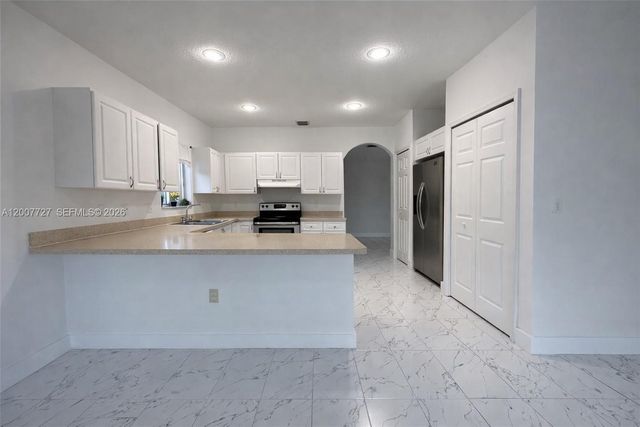 841 SW 6th St, Florida City, FL 33034