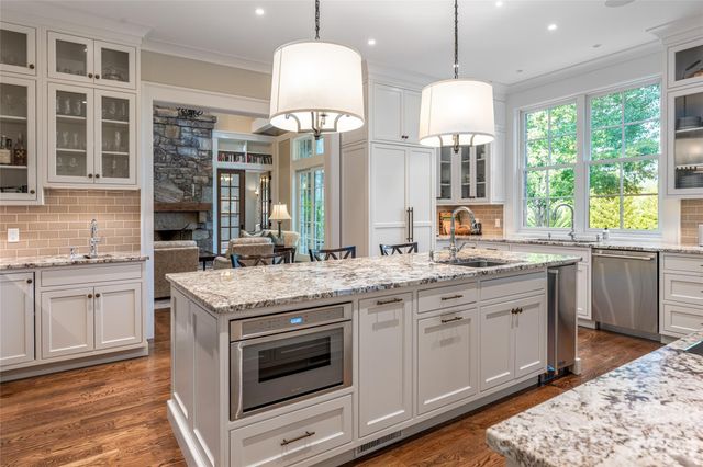 402 Vanderbilt Road, Asheville, NC 28803