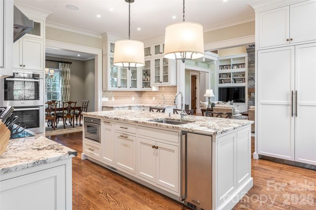 402 Vanderbilt Road, Asheville, NC 28803