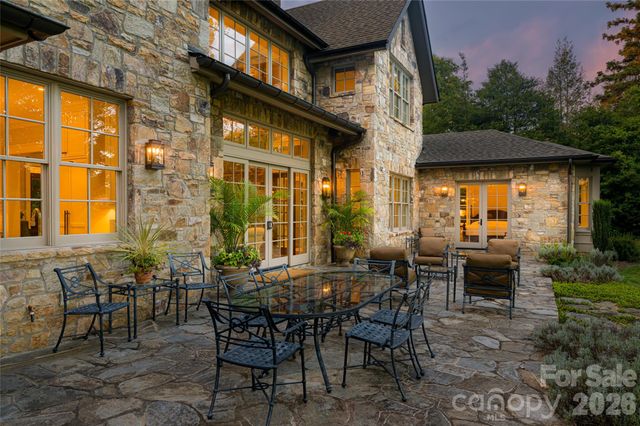 402 Vanderbilt Road, Asheville, NC 28803