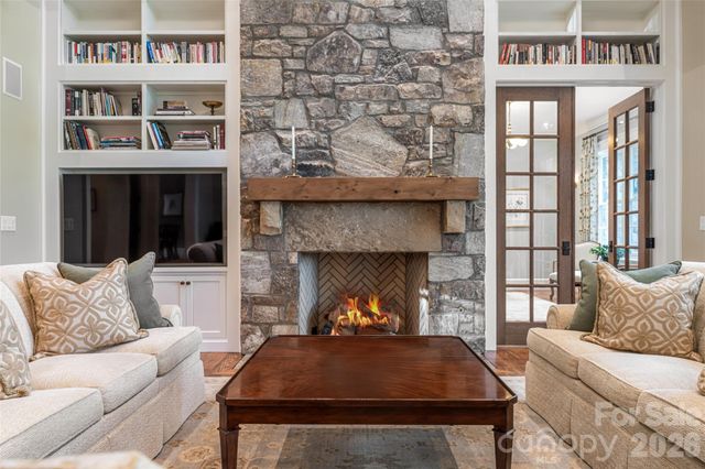 402 Vanderbilt Road, Asheville, NC 28803