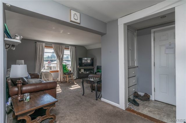 86 Fernwood Avenue, West Seneca, NY 14206