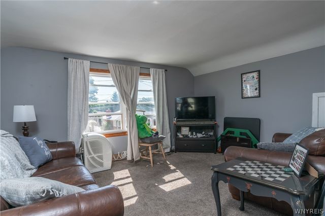 86 Fernwood Avenue, West Seneca, NY 14206