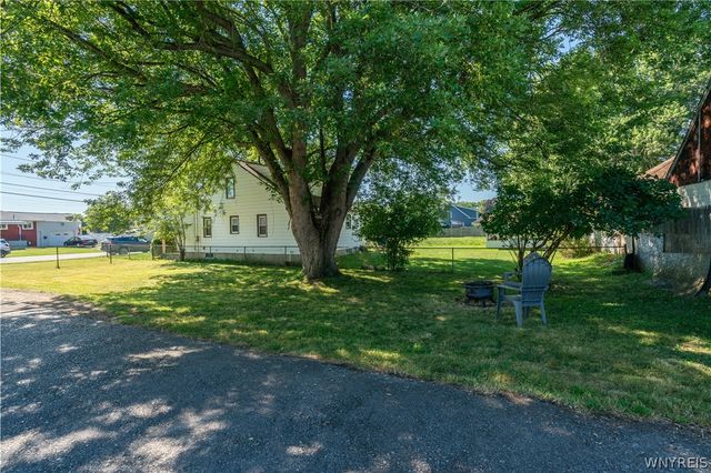86 Fernwood Avenue, West Seneca, NY 14206
