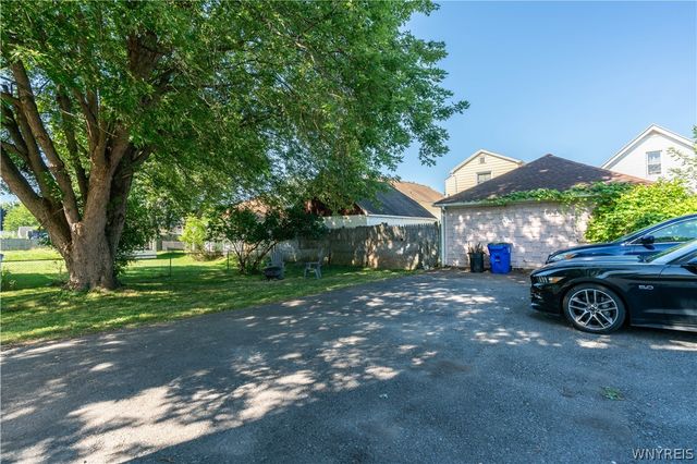 86 Fernwood Avenue, West Seneca, NY 14206