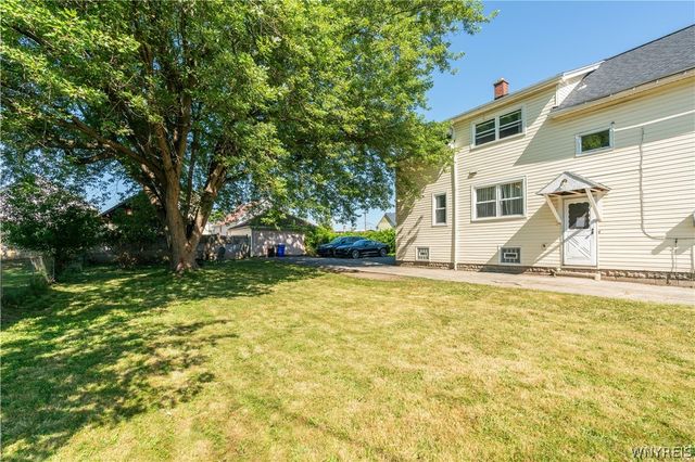 86 Fernwood Avenue, West Seneca, NY 14206