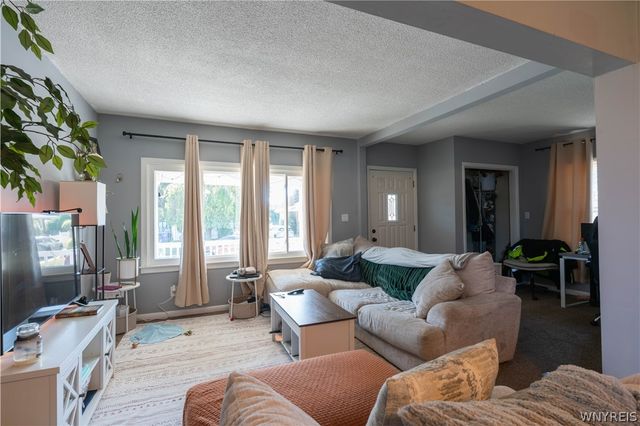 86 Fernwood Avenue, West Seneca, NY 14206