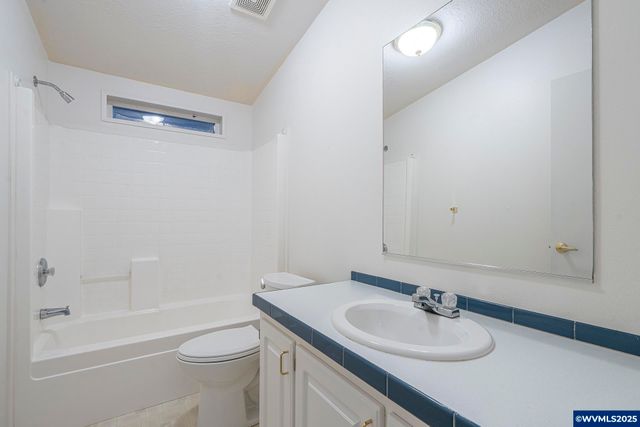 3415 Lake Vanessa Cir NW, Salem, OR 97304