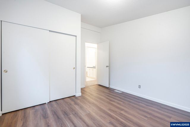 3415 Lake Vanessa Cir NW, Salem, OR 97304