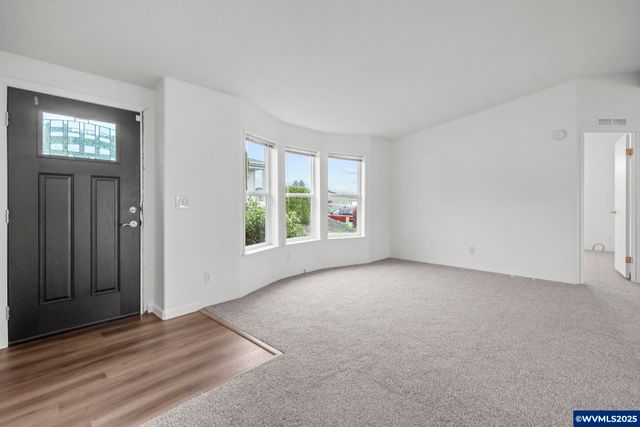 3415 Lake Vanessa Cir NW, Salem, OR 97304