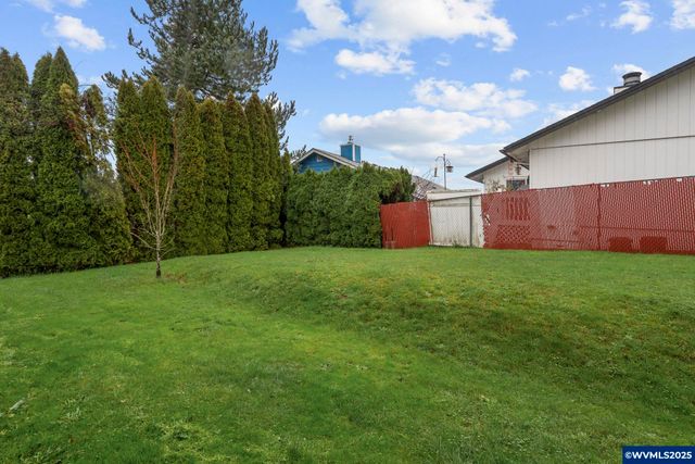 3415 Lake Vanessa Cir NW, Salem, OR 97304