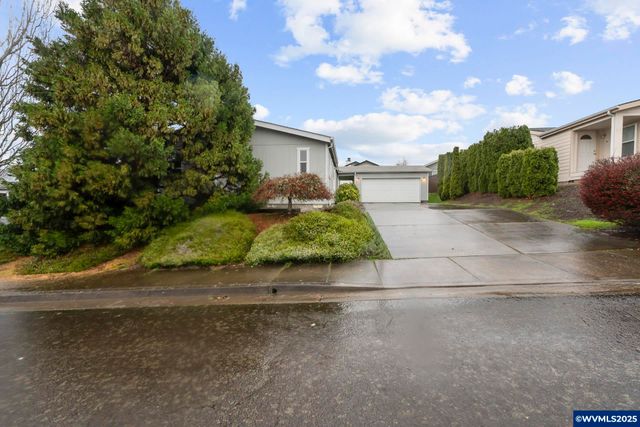 3415 Lake Vanessa Cir NW, Salem, OR 97304