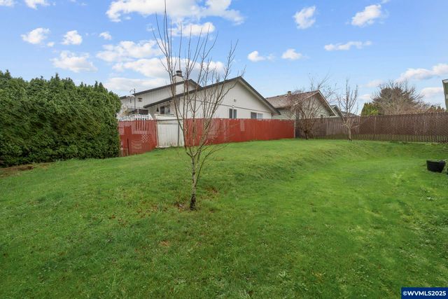 3415 Lake Vanessa Cir NW, Salem, OR 97304