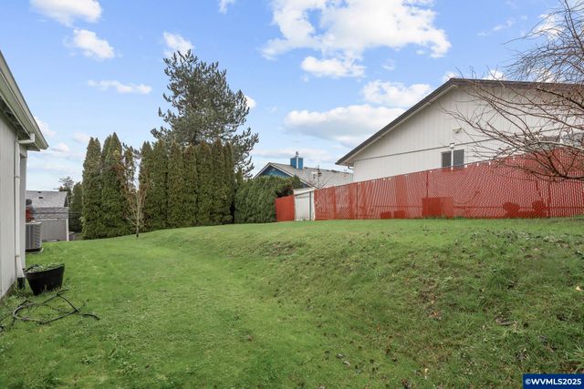 3415 Lake Vanessa Cir NW, Salem, OR 97304