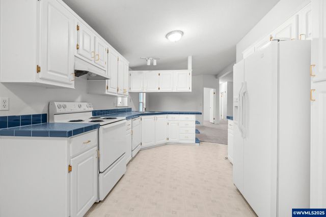 3415 Lake Vanessa Cir NW, Salem, OR 97304