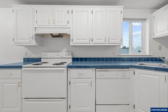 3415 Lake Vanessa Cir NW, Salem, OR 97304