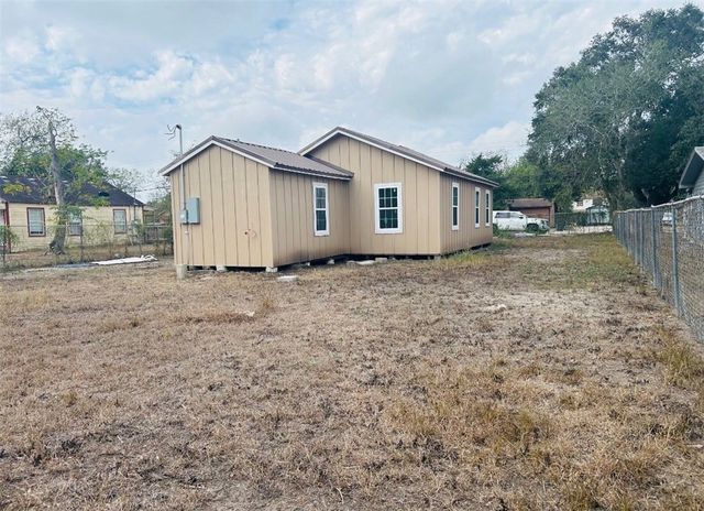 850 N Adams St, Alice, TX 78332