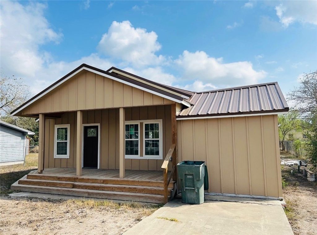 850 N Adams St, Alice, TX 78332