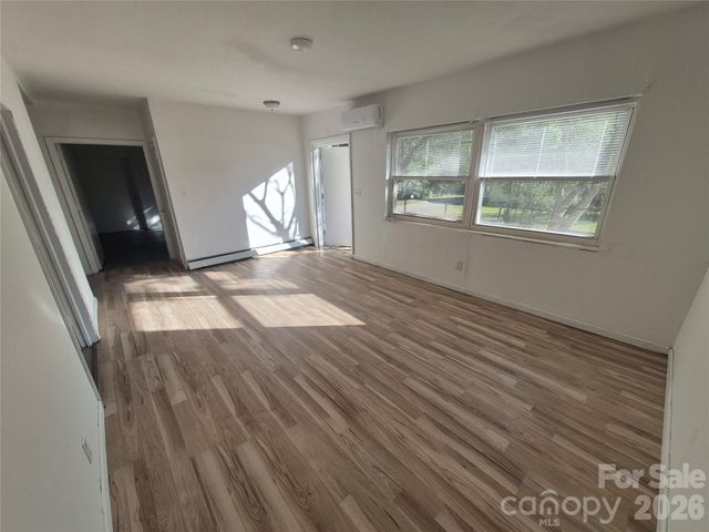 1745 Meadowbrook Terrace, Hendersonville, NC 28792