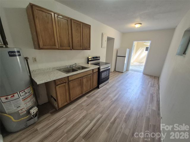 1745 Meadowbrook Terrace, Hendersonville, NC 28792