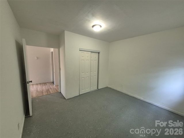 1745 Meadowbrook Terrace, Hendersonville, NC 28792