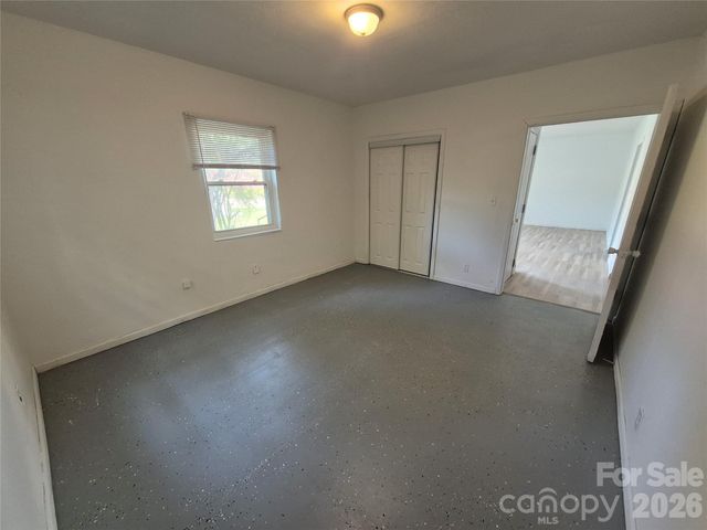 1745 Meadowbrook Terrace, Hendersonville, NC 28792