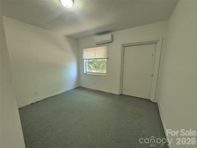1745 Meadowbrook Terrace, Hendersonville, NC 28792