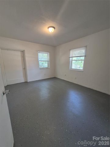 1745 Meadowbrook Terrace, Hendersonville, NC 28792