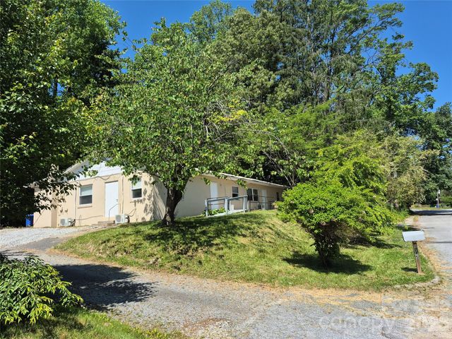 1745 Meadowbrook Terrace, Hendersonville, NC 28792