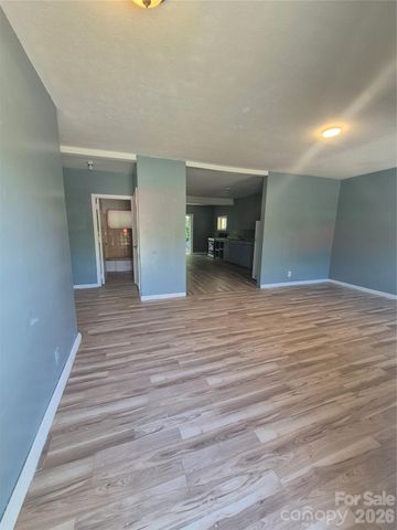 1745 Meadowbrook Terrace, Hendersonville, NC 28792