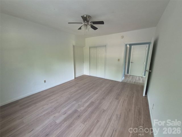 1745 Meadowbrook Terrace, Hendersonville, NC 28792