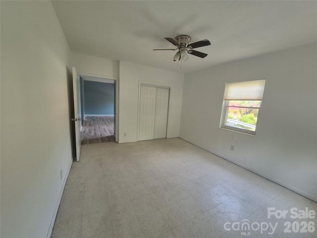 1745 Meadowbrook Terrace, Hendersonville, NC 28792