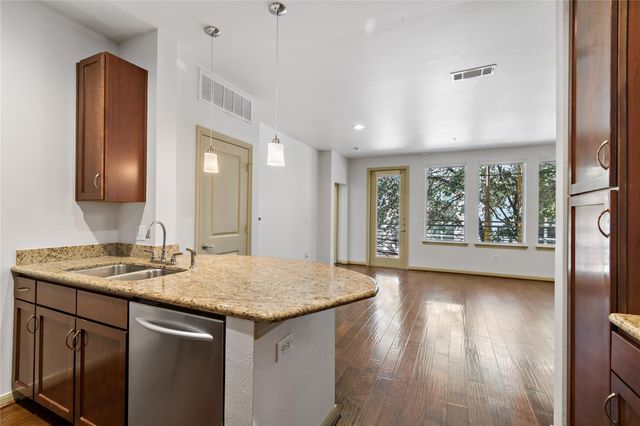 505 Jackson Hill Street 103, Houston, TX 77007