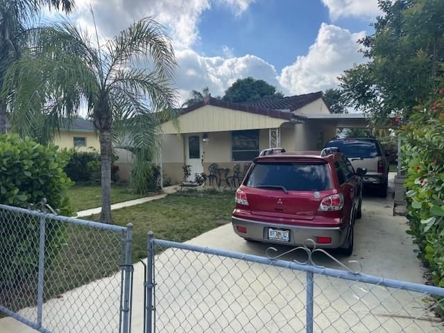 2318 Coolidge Street, Hollywood, FL 33020